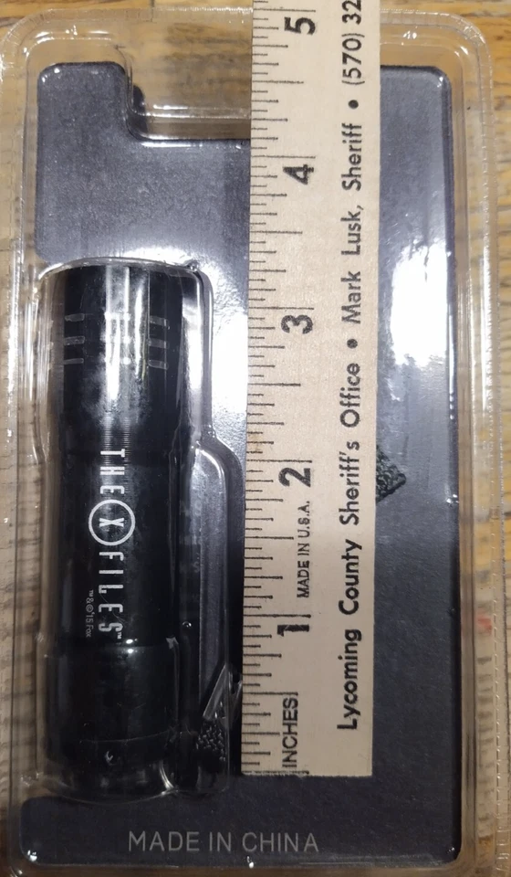 Caja de botín linterna LED The X-Files exclusiva NUEVA Y SELLADA Foto 1 de 1