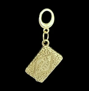Custard Cream Biscuit Charm 18ct Gold Plated Charm & 925 Sterling Silver Clasp - Picture 1 of 3