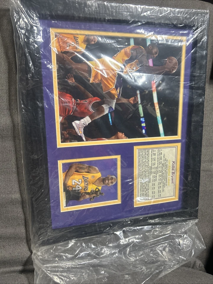 Collage de fotos enmarcado de jersey dorado Kobe Bryant, 11 X 14 pulgadas, negro Foto 1 de 4