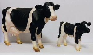Figurina vintage Schleich mucca bianca e nera Holstein e vitello Germania 2000 ritirata - Foto 1 di 6