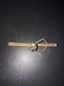 VINTAGE SWANK TIE CLIP GOLD AND SILVER TONE KNOT DESIGN SIGNED - Picture 1 of 3
