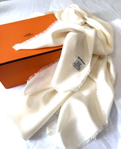 HERMES, Paris - Exquisite Creamy White Shawl Scarf 40% Cashmere & 60% Silk - Picture 1 of 12