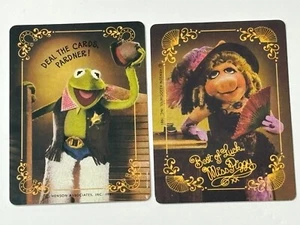 Lotto 2 carte da gioco vintage Muppets Miss Piggy Kermit single swap PC45 - Foto 1 di 2