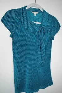 Banana Republic Medium M 100% Seide Bluse Hemd Türkis Blau Bindekragen Asymmetr - Bild 1 von 13