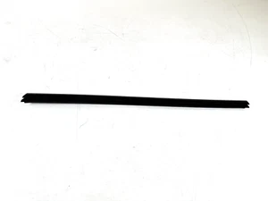 2017 - 2023 JAGUAR F-PACE REAR LEFT DOOR WINDOW INNER WEATHERSTRIP SEAL OEM - Foto 1 di 9