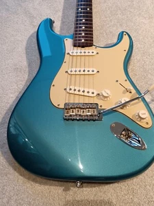 FENDER CLASSIC 60s STRATOCASTER Mint - Lake Placid Blue with Gigbag 2005 - Picture 1 of 8