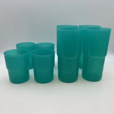 Lote de vasos Tupperware Aqua/Teal de colección (4) 18 oz 2413B (4) 8 oz 3090K apilables EE. UU. Foto 1 de 4