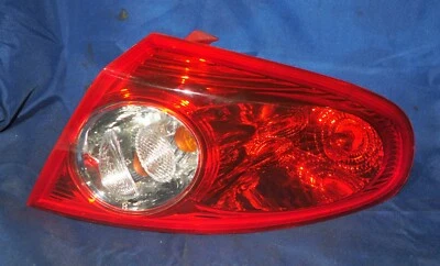 Cuarto de luz trasera lateral derecho Suzuki Reno 2005-2008 fabricante de equipos originales con garantía de 90 días Foto 1 de 4