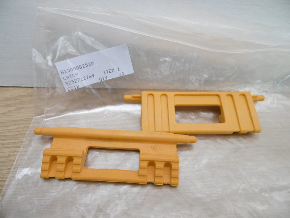DEWALT N409477 2  X  REPLACEMENT CLIPS FOR TOUGHCASE & TSTAK CASES - Image 1 of 1