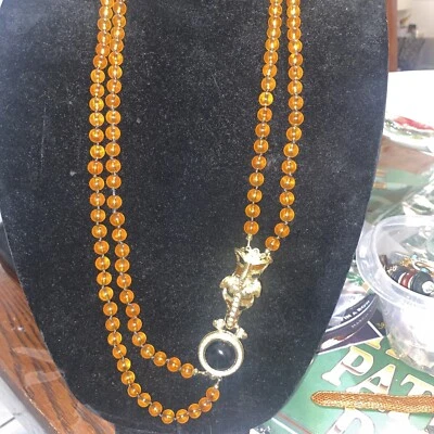 Collar estilo cabeza jirafa broche cuentas doble hilo llamativo It’s A Pin Too Foto 1 de 4