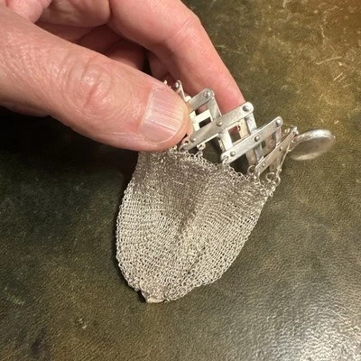 Bolsa flapper de malha vintage prata esterlina marca grande francesa década de 1930 Hallmarked - Imagem 1 de 4