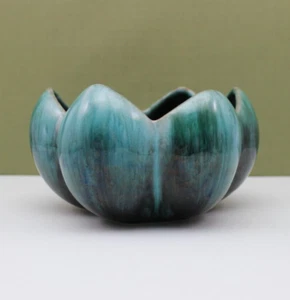 BLUE MOUNTAIN POTTERY(?) LOTUS BOWL DARK GREEN/BLUE 5"X 3" MADE IN CANADA - Picture 1 of 8