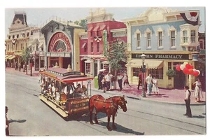 UPJOHN APOTHEKE Straßenbahn von Pferden Disneyland Anaheim Kalifornien Postkarte  - Bild 1 von 2