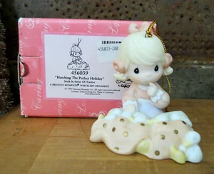 Precious Moments Ornament 456039 Hatching Perfect Holiday 12 Days Christmas 6th - Picture 1 of 4