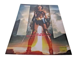 Gal Gadot Signed Wonder Woman Photo 8x10 Autograph w/COA (GOLDEN) - Picture 1 of 4