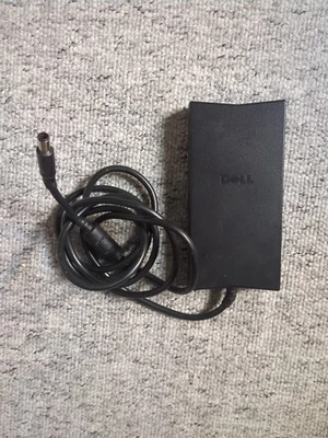 Dell 130 Watt Charger DA130PE1-00 Laptop Power Supply, 19.5 Volt, 6.7 Amp - Image 1 of 3