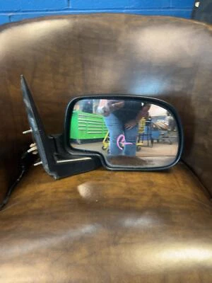 2003-07 Chevy Silverado 1500 Right Power Black Door Mirror OEM 15226945 - Image 1 of 3