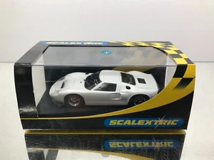 SCALEXTRIC C2472 FORD GT40 SLOT CAR PLAIN BODY -WHITE 1:32- GOOD IN BOX - Picture 1 of 12