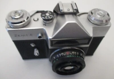 ANCIEN APPAREIL PHOTO ARGENTIQUE SOVIETIQUE ZENITH E avec ETUI CUIR- VINTAGE - Photo 1/4