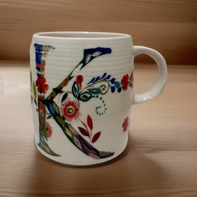 Caneca Anthropologie Starla Halfmann pétala floral letra K monograma inicial - Imagem 1 de 4