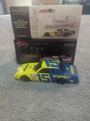 Dale Earnhardt Número 15 Wrangler 1979 Ventura Club Car Bank Uno de 3000 Foto 1 de 2