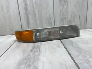 1999-2006 GMC Sierra Yukon & XL Pass Right Corner Marker Turn Signal Light OEM A - Picture 1 of 5