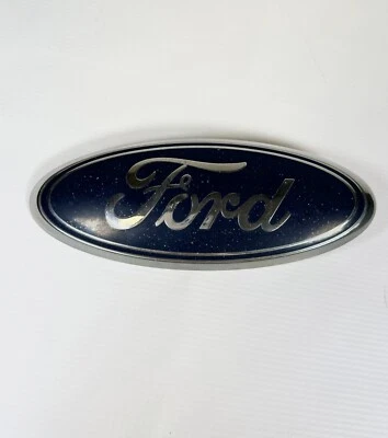 ⭐️ 2005-2007 Ford Freestyle Front Grille Emblem | OEM * BROEKN TAB * - Image 1 of 4