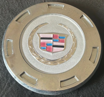 (1) CADILLAC ESCALADE EST ESV OEM CHROME CENTER HUB CAP 9596649 FOR 22" WHEEL - Image 1 of 3