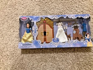 Disney Snow White Wardrobe Mini Doll Play Set - Picture 1 of 4