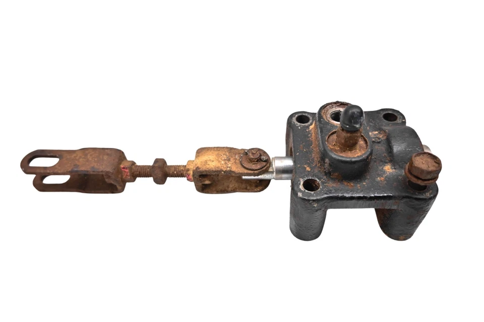 Bloque de cilindros de freno delantero derecho 15 Kubota RTV1140CPX Foto 1 de 4