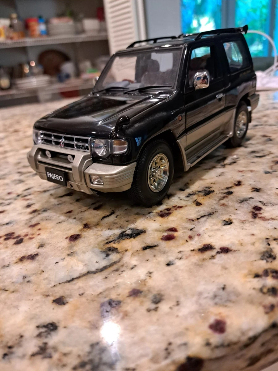 Preços baixos em AUTOart Mitsubishi 1:18 Escala Carros, caminhões