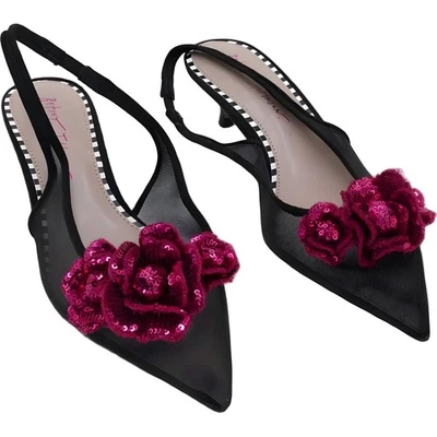 Zapatos de salón Betsey Johnson Aurorra negros con apliques de rosa rosa EE. UU. 7,5 M Foto 1 de 4