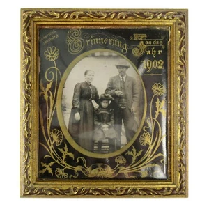 Old photo in wooden frame REMEMBRANCE OF THE YEAR 1902 probably Ferrotype Art Nouveau - Picture 1 of 4