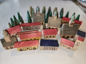 Vintage DDR Holz Miniatur Gebäude und Zubehör - 42 Teile - Bild 1 von 6