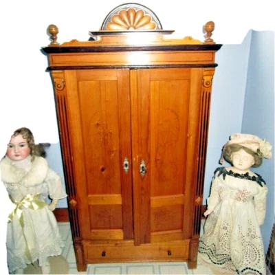 Antigua casa de muñecas grande/armario tamaño niños hecho en Alemania alrededor de 1890 Foto 1 de 4