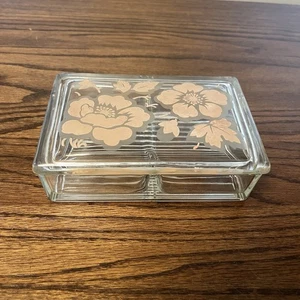 SOPORTE DE CUBIERTA DE TARJETA DOBLE de vidrio de colección con tapa floral grabada rosa puente MCM años 50’s - Imagen 1 de 7