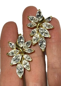 Orecchini a clip stile climber Trifari anni 80 grandi strass foglia tono oro RR1694 - Foto 1 di 4