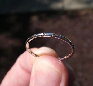 Anello Vintage Senza Marcato Argento Sterling Corda Dorata Design Fascia Misura 8,75 1g - Foto 1 di 8