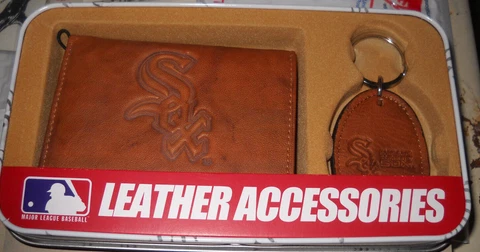 MLB CHICAGO WHITE SOX LEATHER LICENSED MENS WALLET + KEYCHAIN NEW IN BOX! Cover