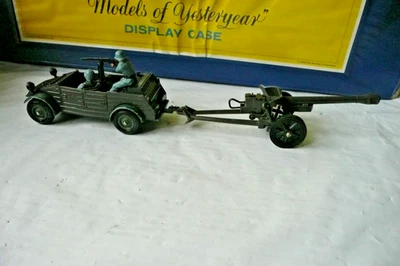 VINTAGE BRITAINS MILITARY 9788 SCOUT CAR (VW KUBELWAGEN) & FIELD GUN SET 1973-74 - Image 1 of 4
