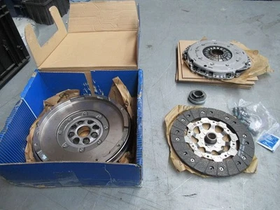 Kupplungssatz Sachs (Druckplatte 3082001986 + Scheibe 1864002696 + Zweimassen... - Image 1 of 3