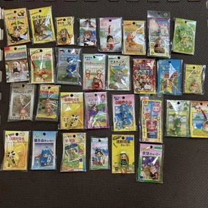 Kewpie lokalisiertes Armband-Set 30-teilig regionales Design Sammlerstück Schlüsselanhänger - Bild 1 von 8