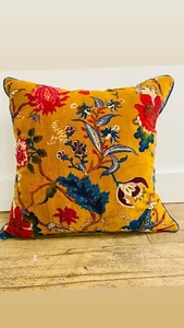 Goldene Designer Kissen Samt Paspel Blumen - Bild 1 von 3