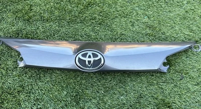 Toyota RAV4/RAV4 2015-2018 híbrido puerta trasera panel de moldura gris 76839-42030 Foto 1 de 4