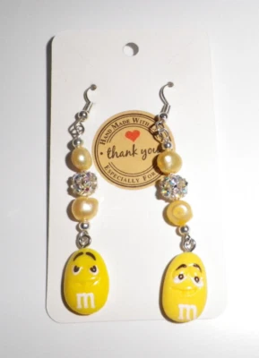 Pendientes M&Ms Perla Agua Dulce Hechos a Mano EE. UU. NUEVOS Publicidad M&M Amarillo Foto 1 de 3