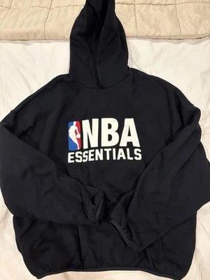 Sudadera con capucha Fear of God Essentials NBA negra grande para hombre Foto 1 de 4