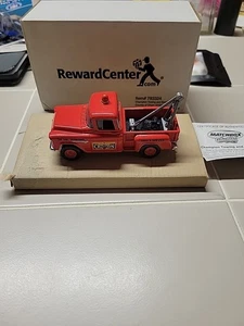 Matchbox 1955 Chevrolet 3100 Champion Towing Fred's Service Tow Truck 1:43 W/box - Picture 1 of 6