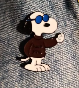 SNOOPY ENAMEL PIN-UNBRANDED-SHIP ALL THE PINS YOU BUY FOR $4.99-VISIT OUR STORE - Picture 1 of 1