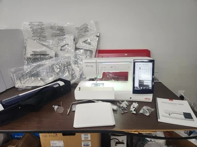 Máquina de coser y bordar Elna eXpressive 920 - solo 20 horas Foto 1 de 4