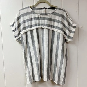 DOE & RAE Striped Fringe Top SZ Small Gray White Boho Hippie Peasant Casual - Picture 1 of 9
